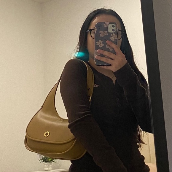 NWT Coach Cashin Carry Crescent Bag in Honey Brown - Picture 13 of 13